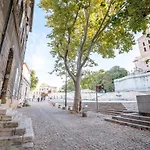 PLACE DU PALAIS DES PAPES 3 chambres Parking Climatisation 3 Salles de bain