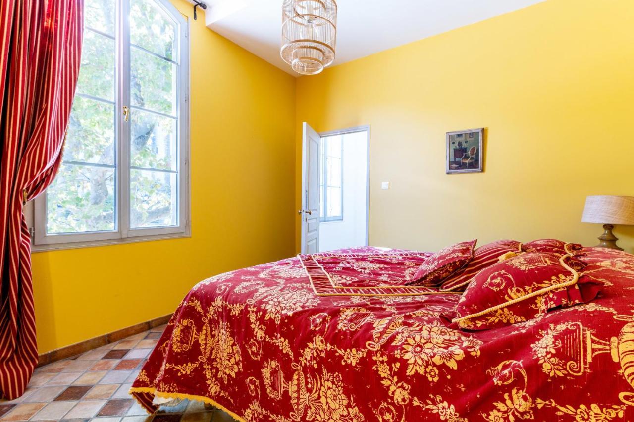 Appartement Place Du Palais Des Papes 3 Parking Climatisation 3 Salles De Bain Avignon