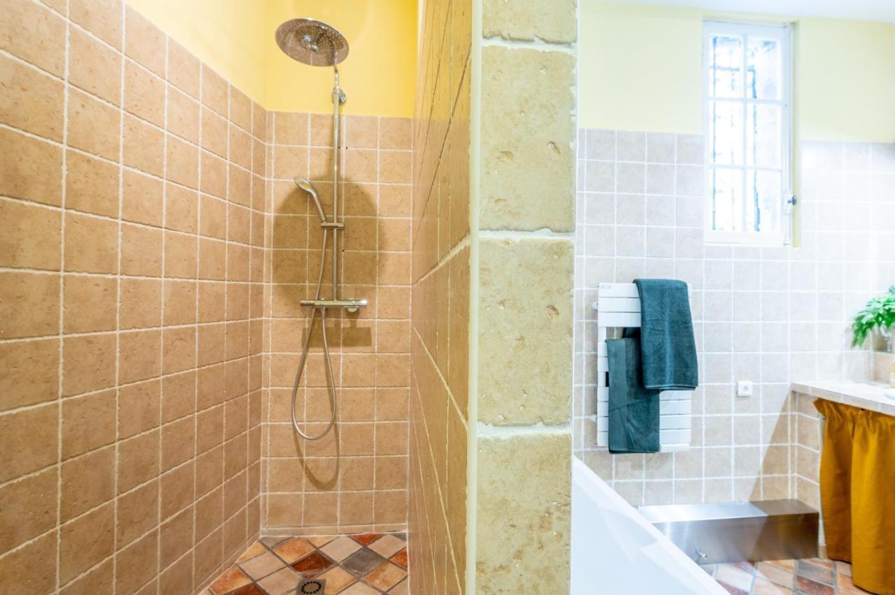 Appartement Place Du Palais Des Papes 3 Parking Climatisation 3 Salles De Bain