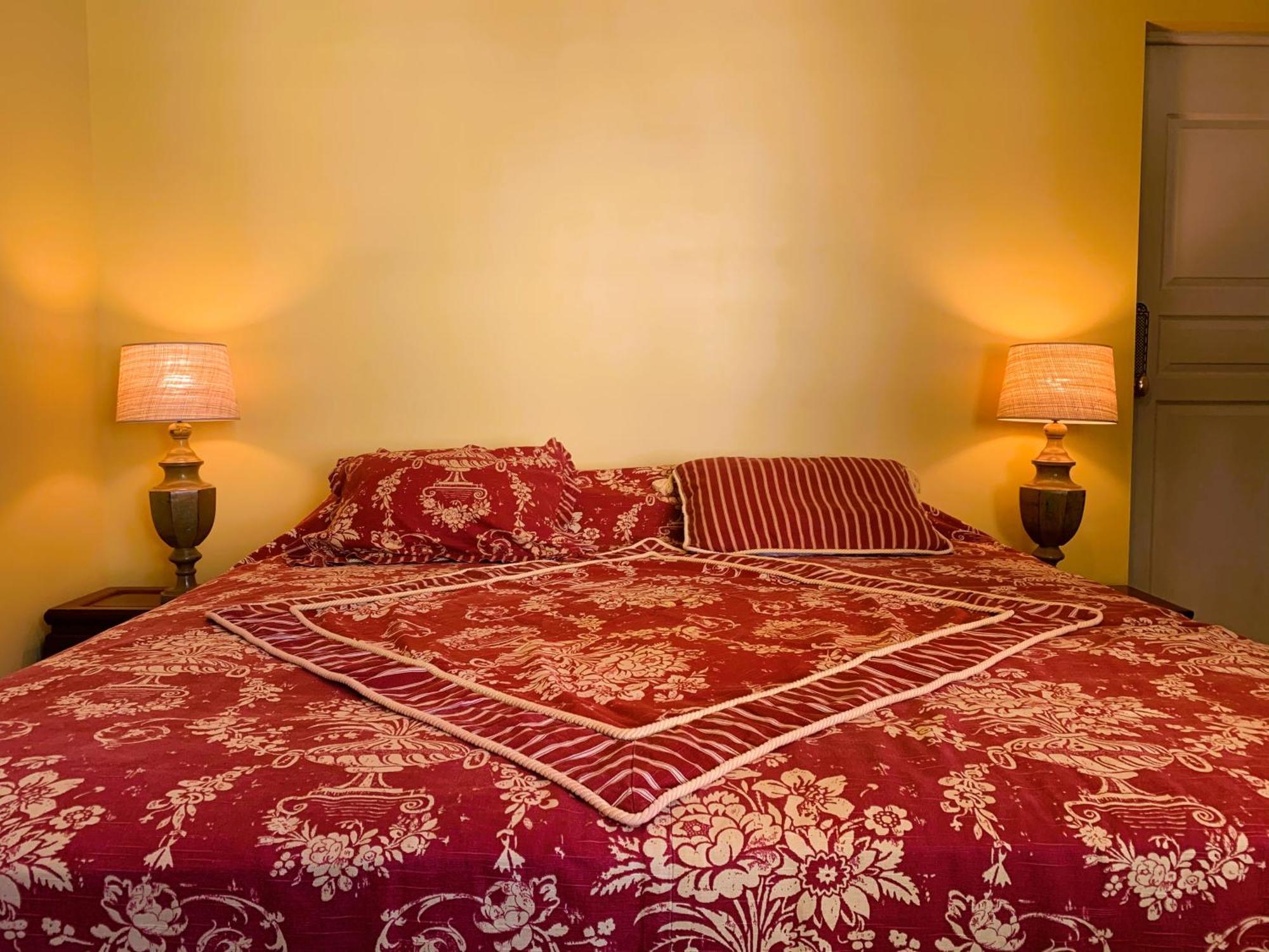 Appartement Place Du Palais Des Papes 3 Parking Climatisation 3 Salles De Bain *